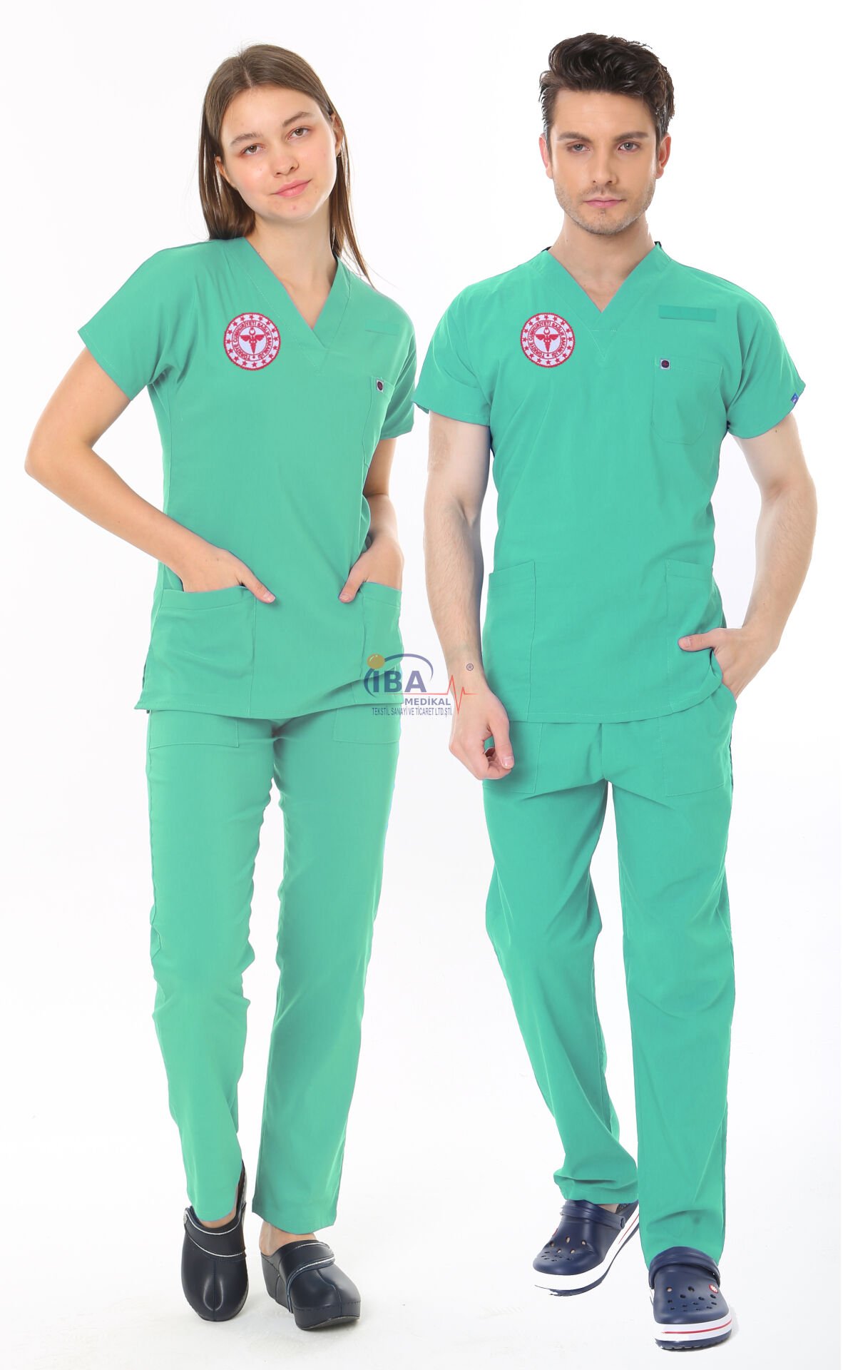 MİNT YEŞİLİ AİLE SAĞLIĞI ÇALIŞAN FORMASI LİKRALI SCRUBS TAKIM (BERMUDA)